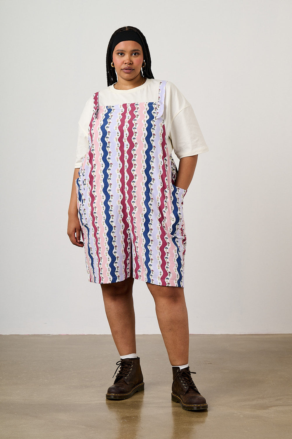 Alya - Relaxed Fit Dungaree Shorts ECOVERO Viscose Blend in Wavy Floral Stripe