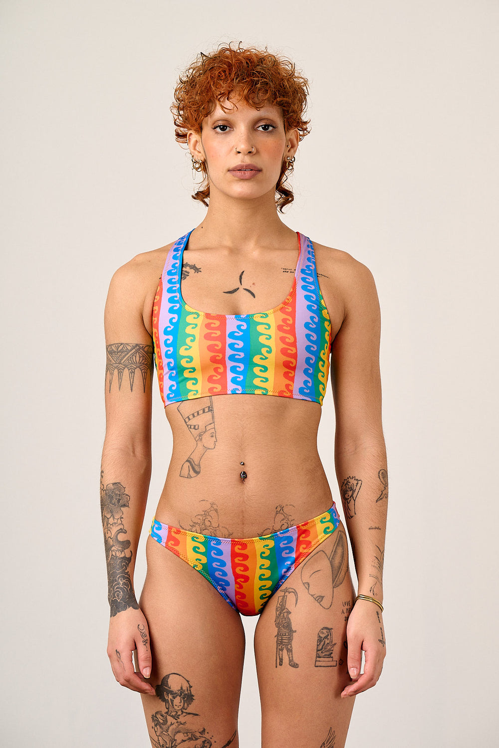 Aria - Low Rise Bikini Bottoms Recycled Polyester in Rainbow Wave