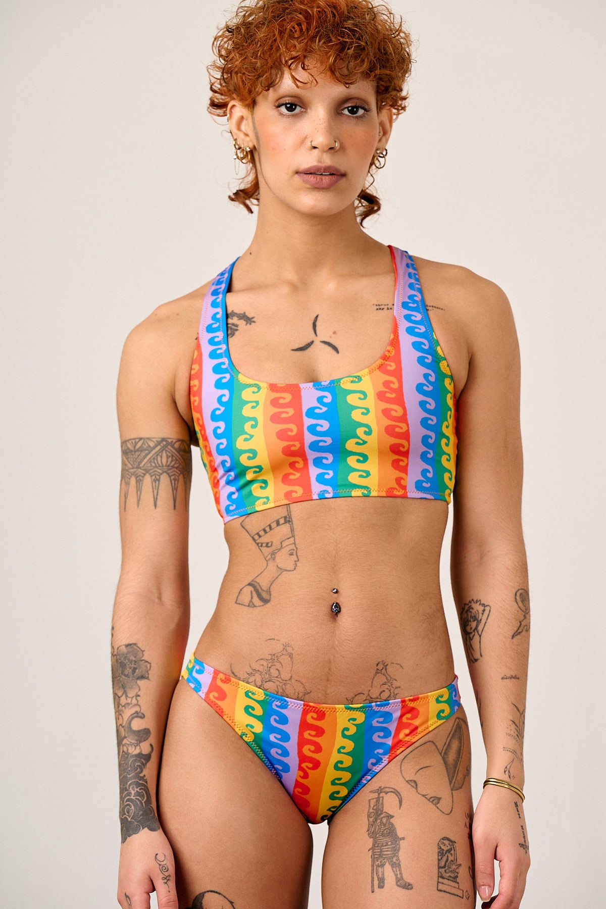 Aria - Low Rise Bikini Bottoms Recycled Polyester in Rainbow Wave