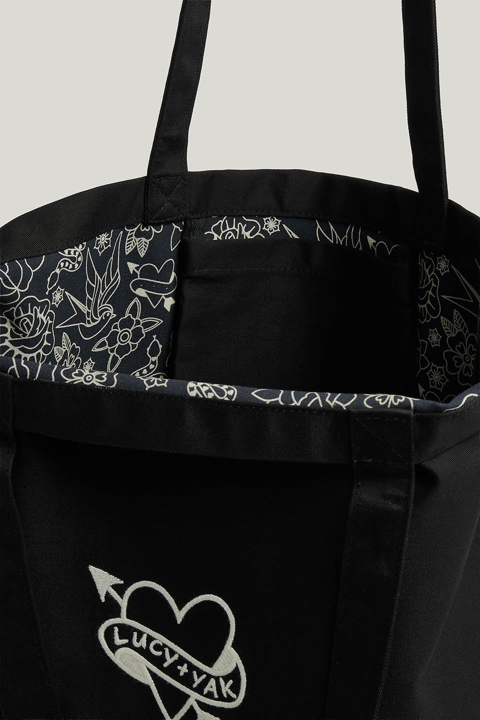 Catalina - Oversized Tote Organic Cotton in Heart Embroidery