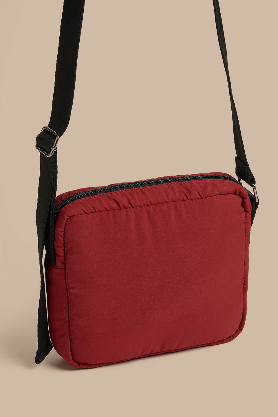 Maddox - Crossbody Bag Recycled Polyester in Maroon