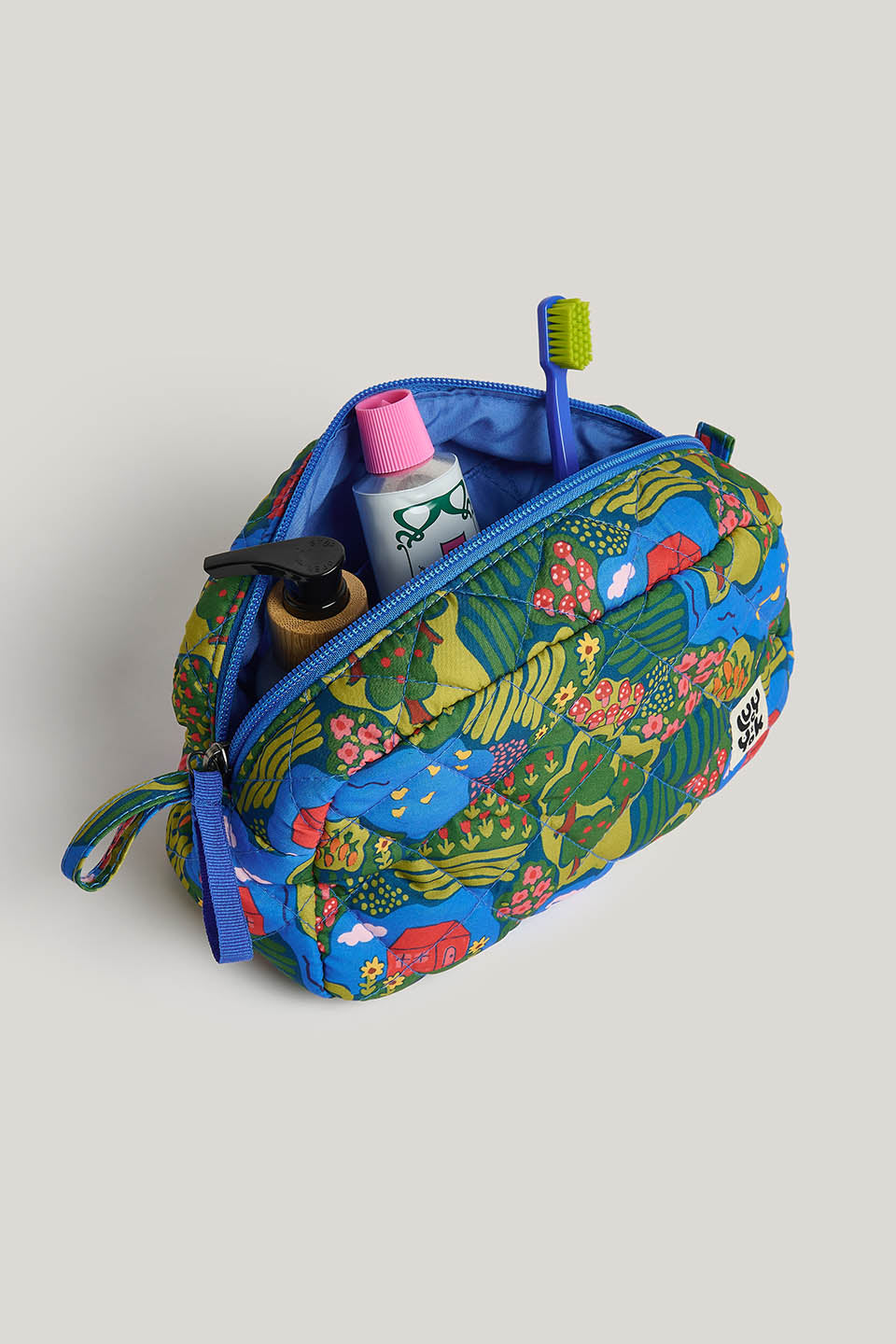 Malina - Small Washbag Recycled Polyester in Farmyard Scene