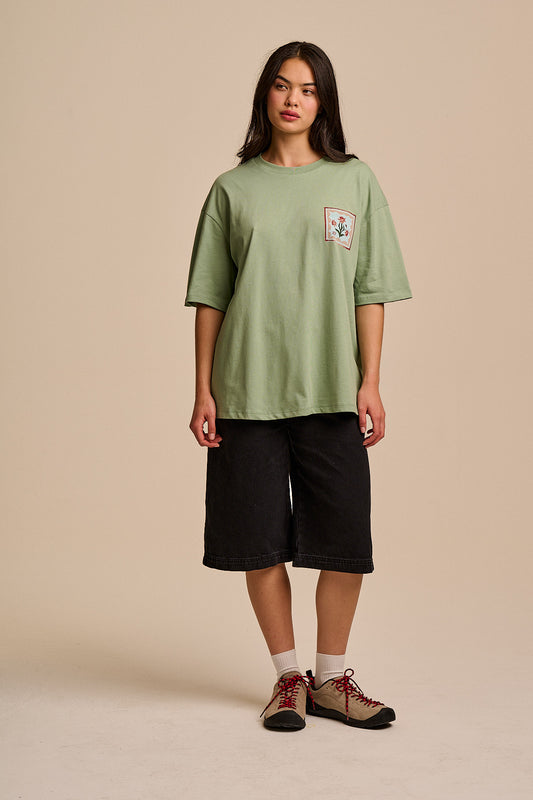 Benny - Oversized T-Shirt - Organic Cotton in Green Walled Blooms