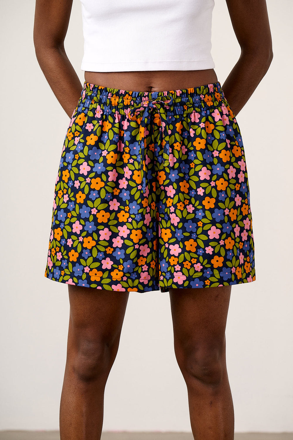 Charlie - Relaxed Shorts Organic Cotton in Navy Floral