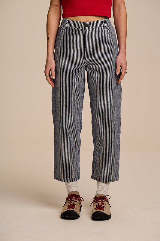 Drew - Cropped Straight Leg Trousers Organic Cotton in Navy Stripe