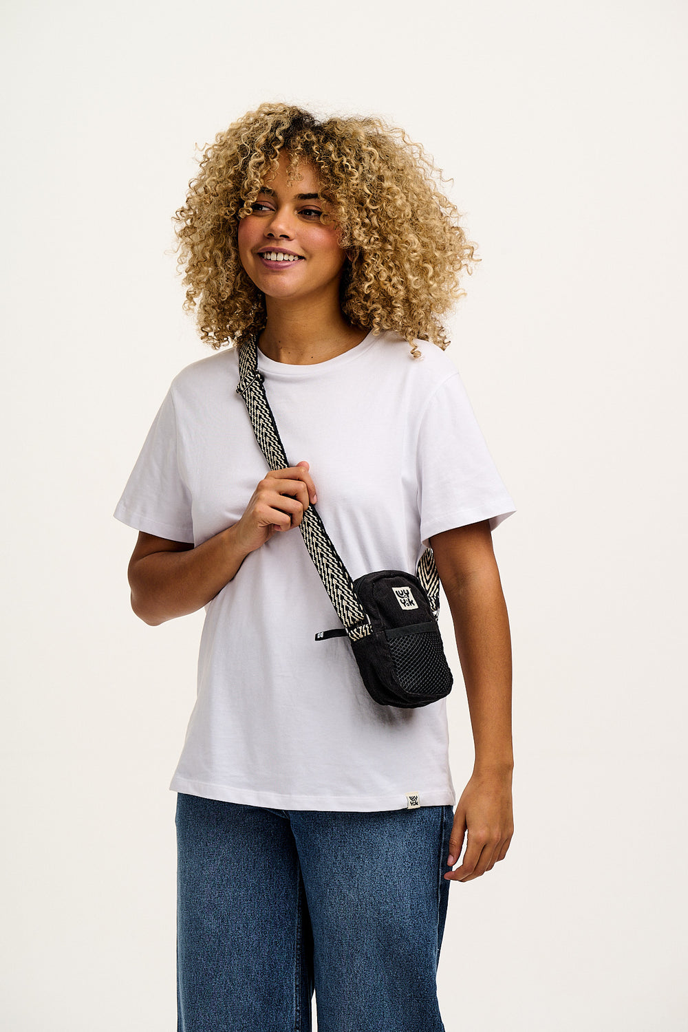 Brady - Crossbody Bag Organic Cotton Corduroy in Black