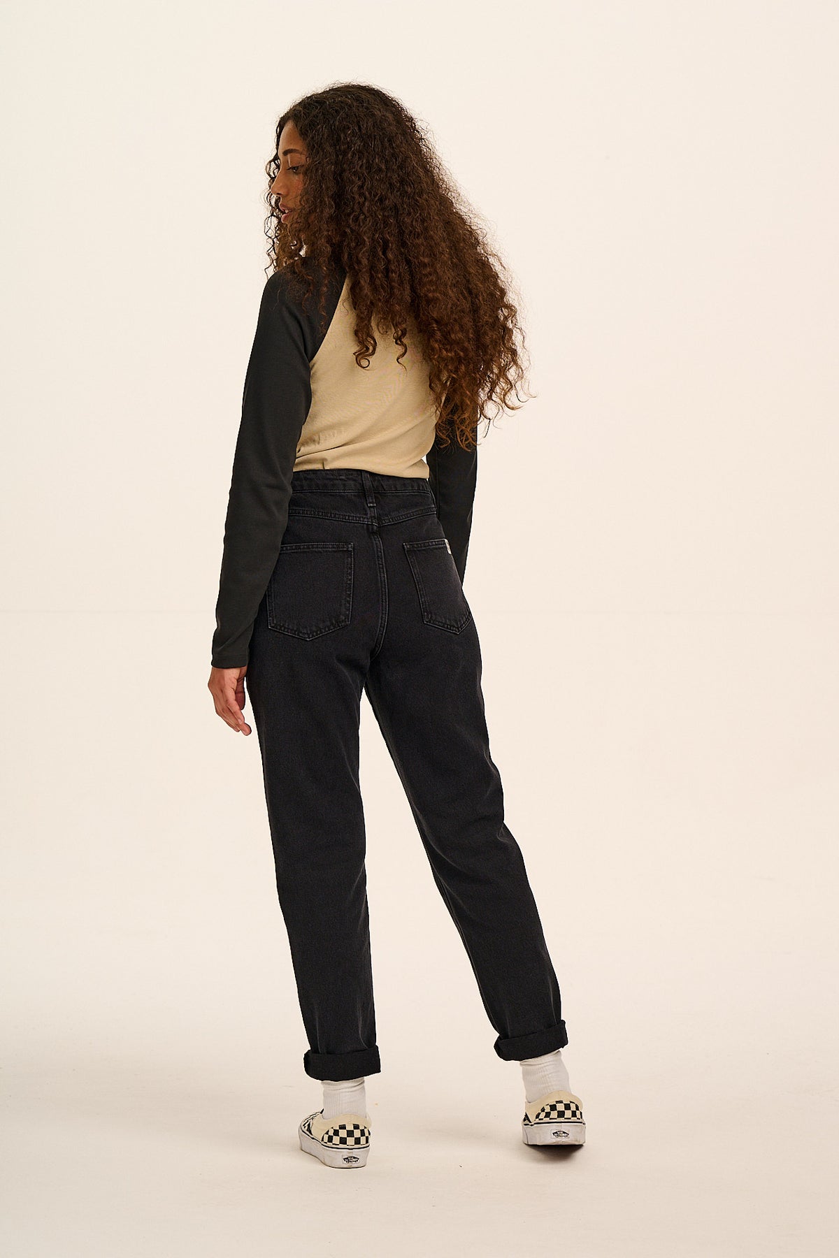 Dana - Mom Jeans Organic Cotton Denim in Washed Black