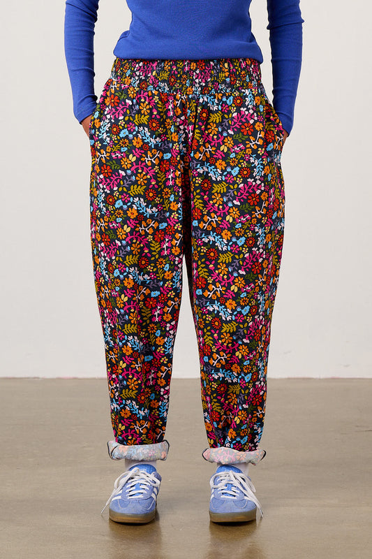 Alexa - Tapered Leg Trousers Organic Cotton in Retro Picnic Floral