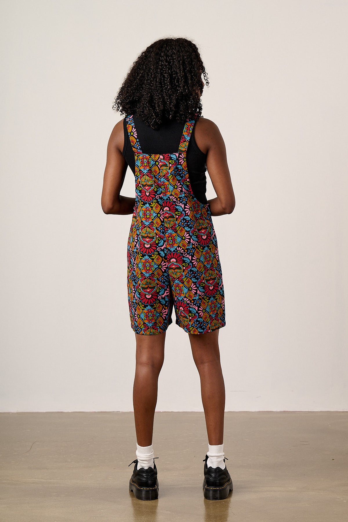 Original - Mid-Thigh Dungaree Shorts Organic Cotton Matty in Artisan Print