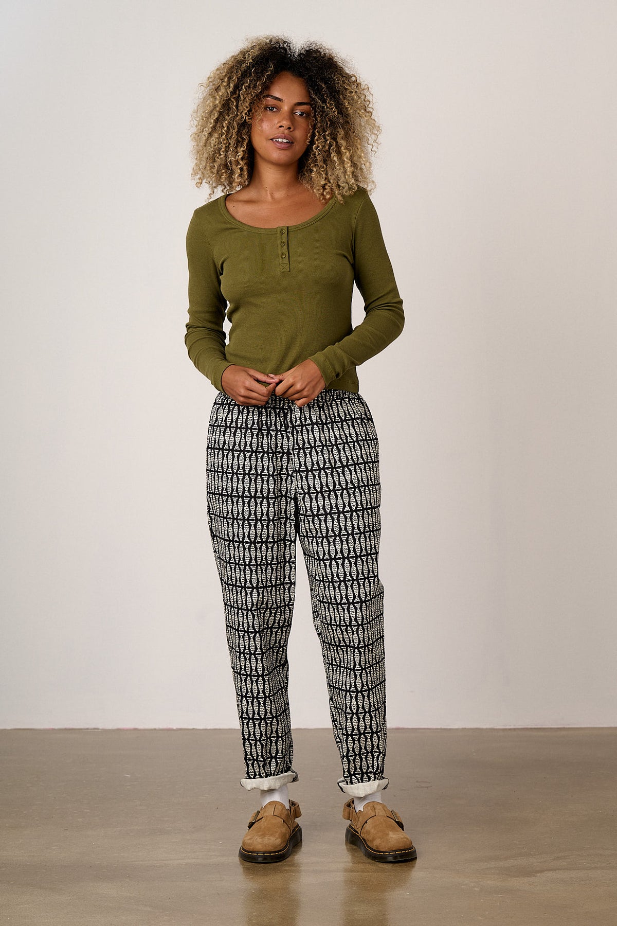 Alexa - Tapered Leg Trousers - Organic Cotton in Black & White Minnow Print