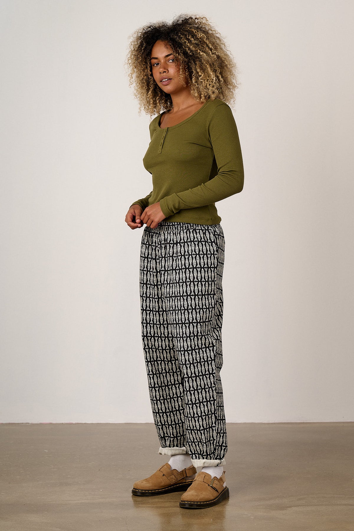 Alexa - Tapered Leg Trousers - Organic Cotton in Black & White Minnow Print