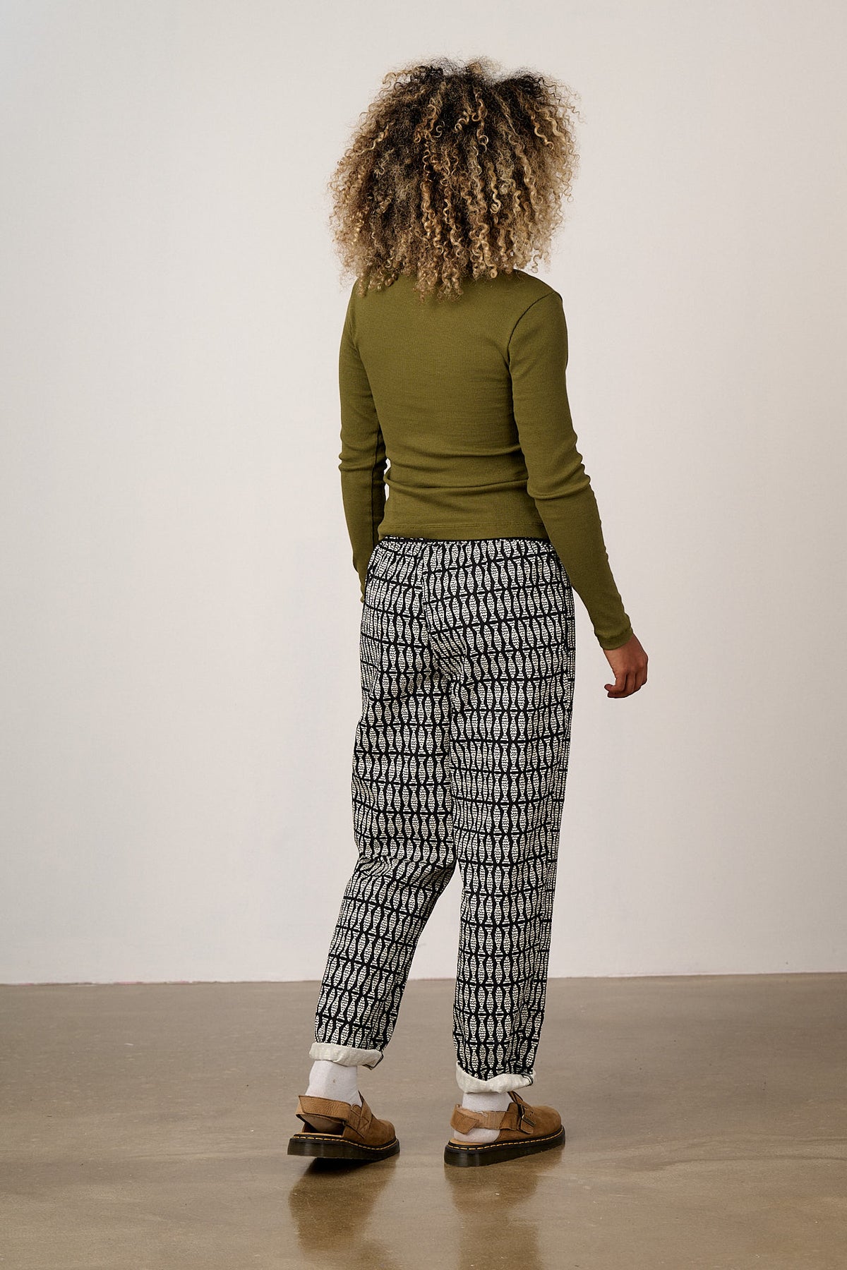 Alexa - Tapered Leg Trousers - Organic Cotton in Black & White Minnow Print