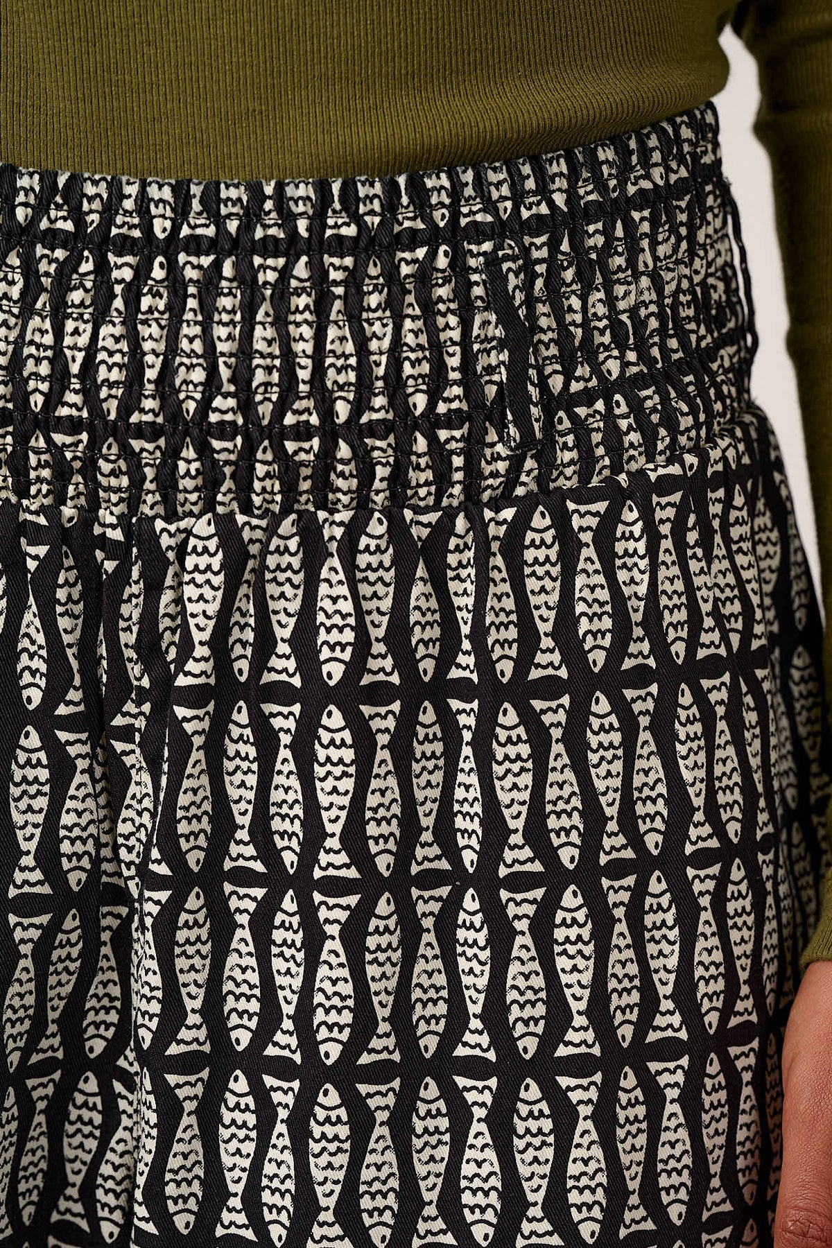 Alexa - Tapered Leg Trousers - Organic Cotton in Black & White Minnow Print