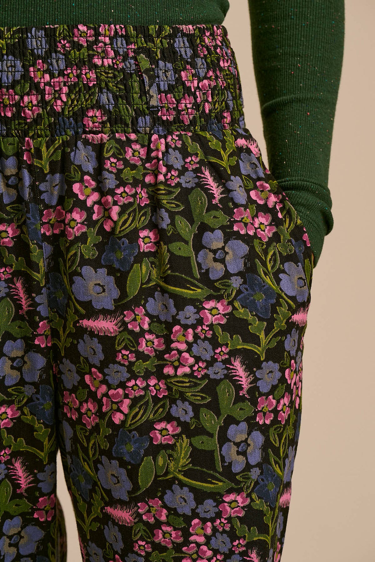Alexa - Tapered Leg Trousers Organic Cotton in Grunge Ditsy Floral