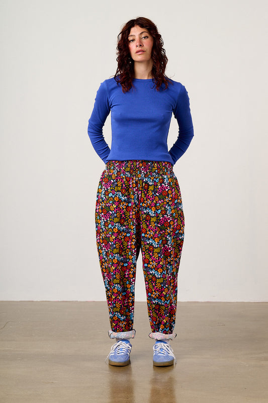 Alexa - Tapered Leg Trousers Organic Cotton in Retro Picnic Floral