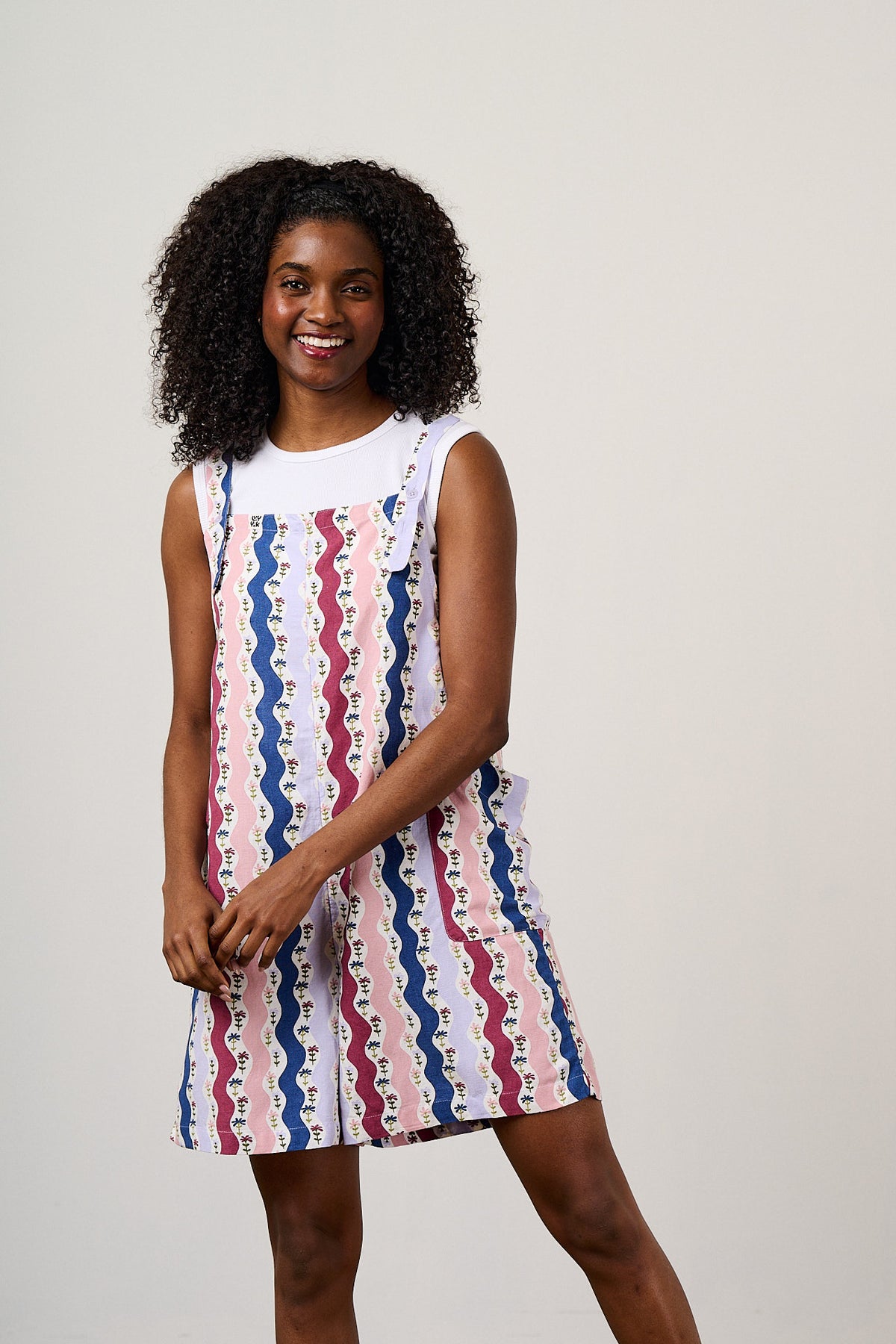 Alya - Relaxed Fit Dungaree Shorts ECOVERO Viscose Blend in Wavy Floral Stripe