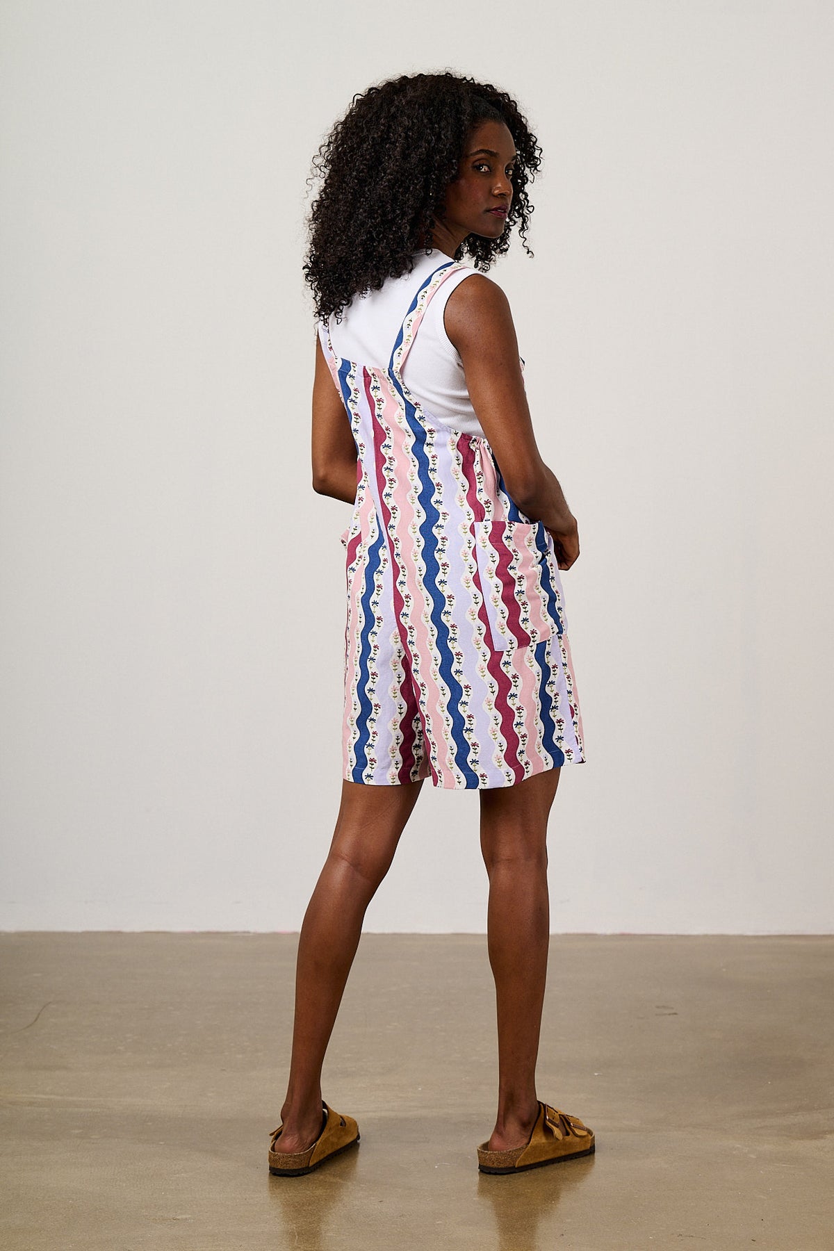 Alya - Relaxed Fit Dungaree Shorts ECOVERO Viscose Blend in Wavy Floral Stripe