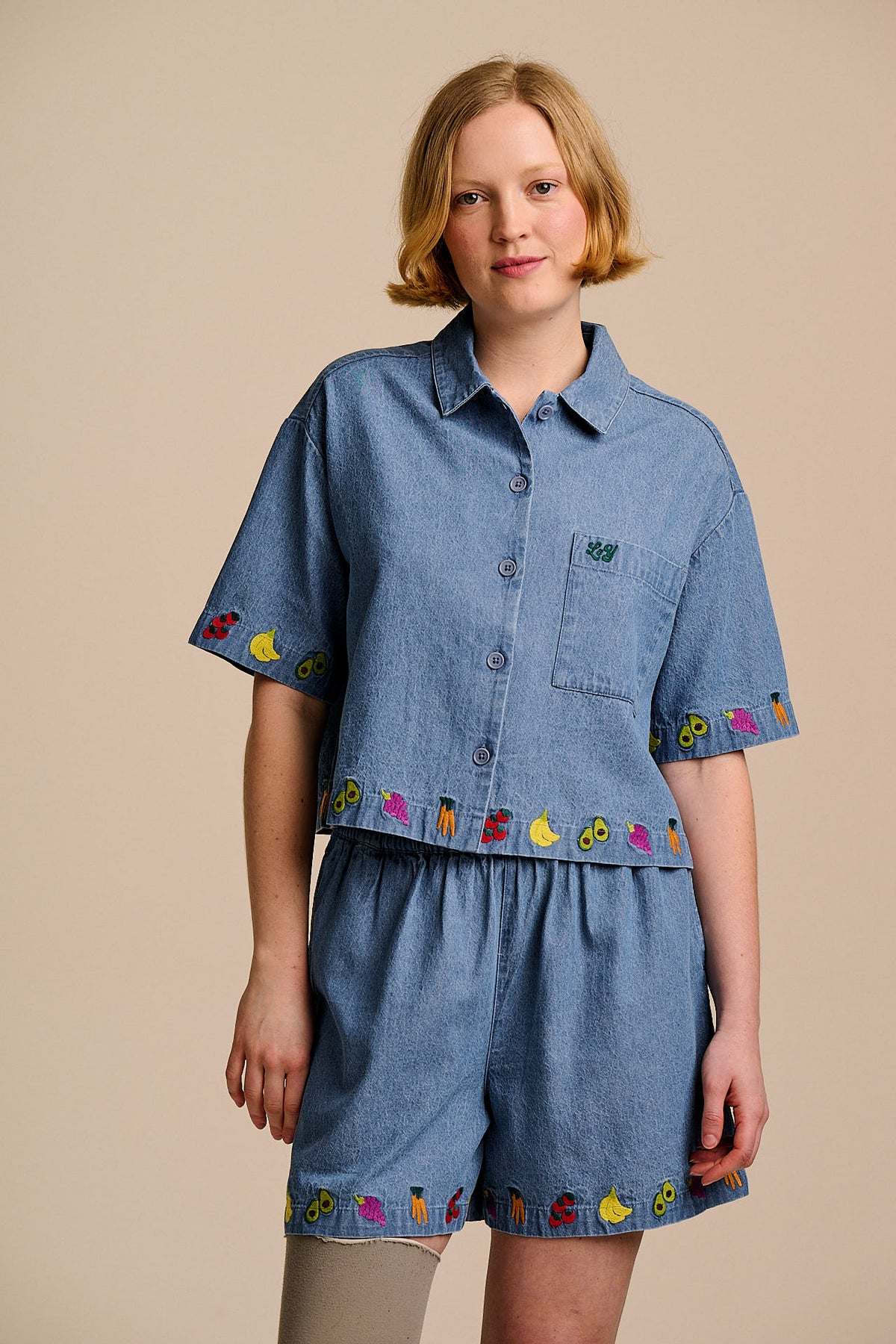 Charlie - Relaxed Shorts Organic Cotton in Light Blue with Veg Embroidery