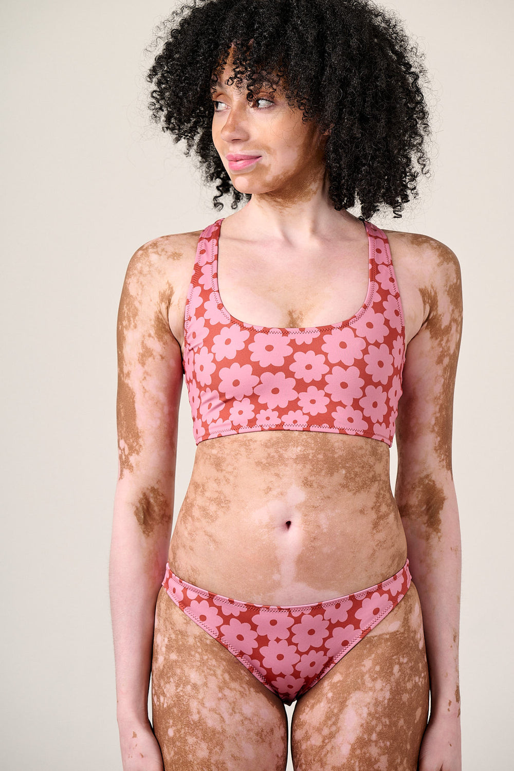 Aria - Low Rise Bikini Bottoms Recycled Polyester in Coastal Flower
