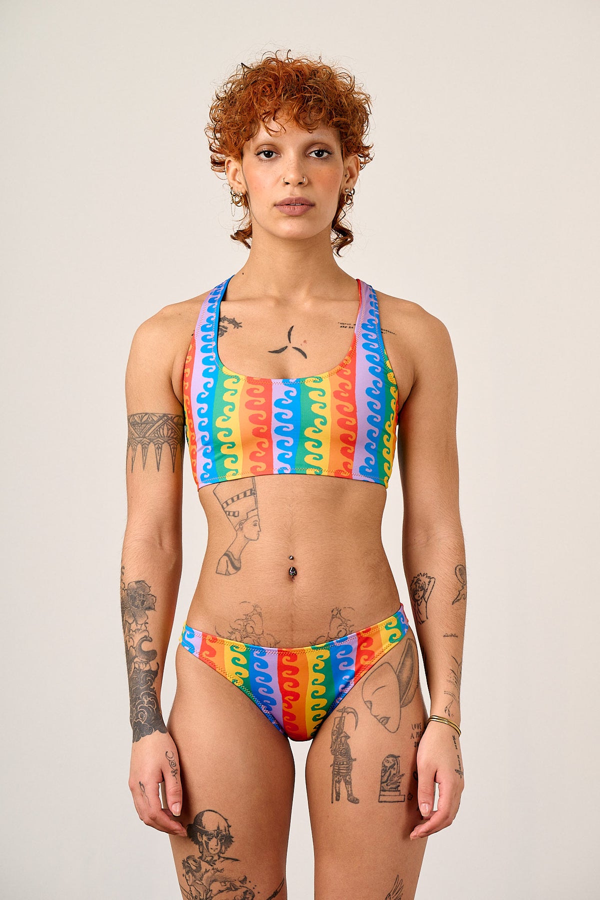Aria - Low Rise Bikini Bottoms Recycled Polyester in Rainbow Wave