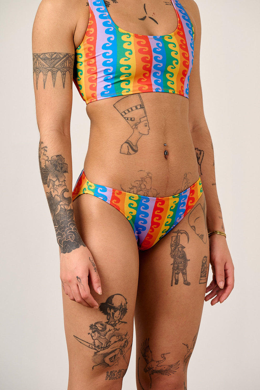Aria - Low Rise Bikini Bottoms Recycled Polyester in Rainbow Wave