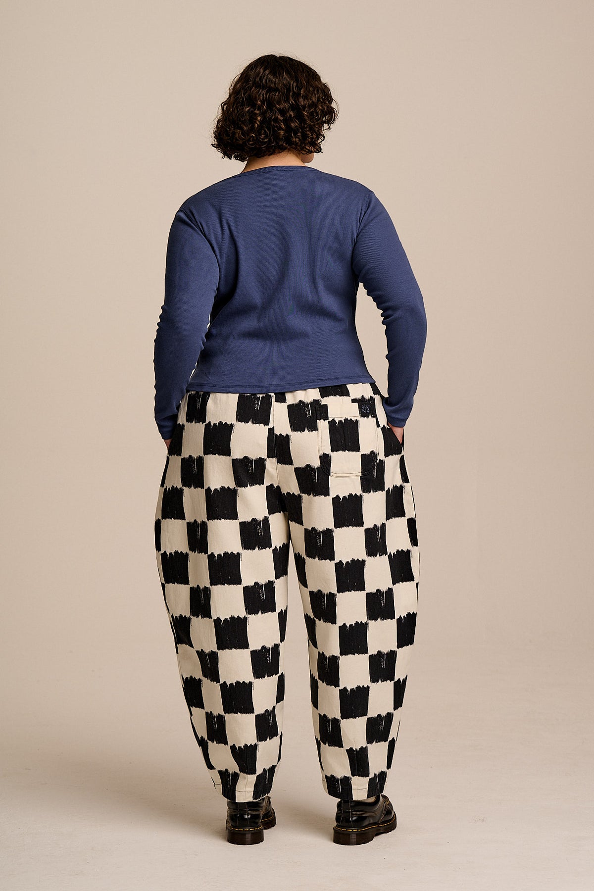 Ashby - Barrel Leg Trousers Organic Cotton in Black & Ecru Blurred Checkerboard