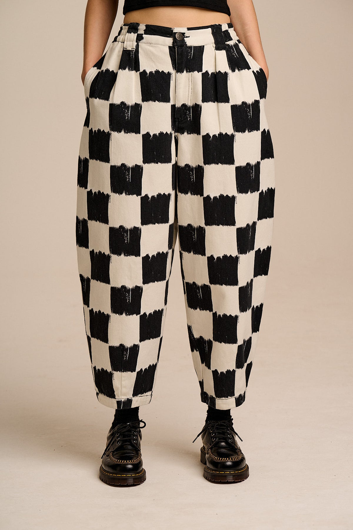 Ashby - Barrel Leg Trousers Organic Cotton in Black & Ecru Blurred Checkerboard