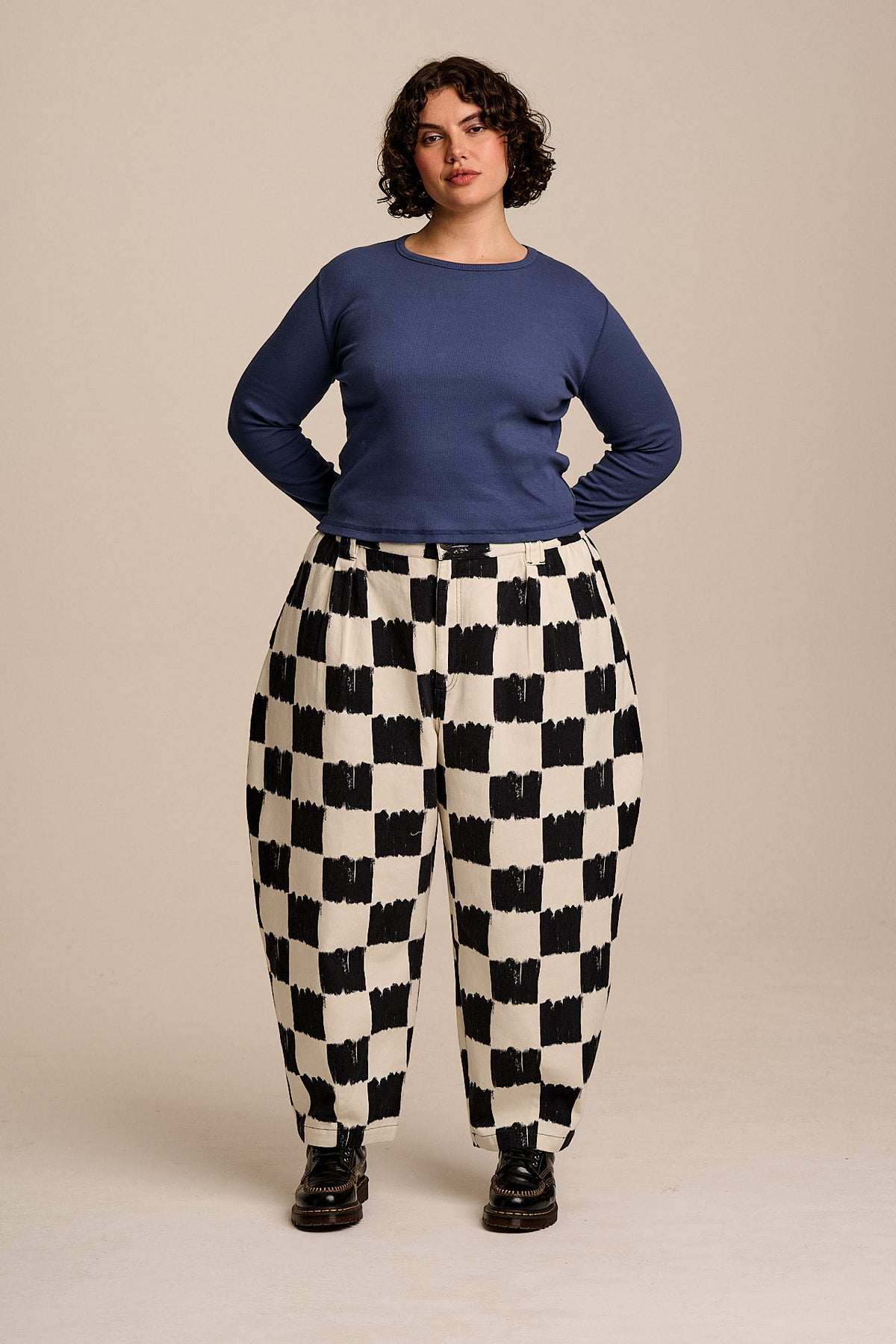 Ashby - Barrel Leg Trousers Organic Cotton in Black & Ecru Blurred Checkerboard