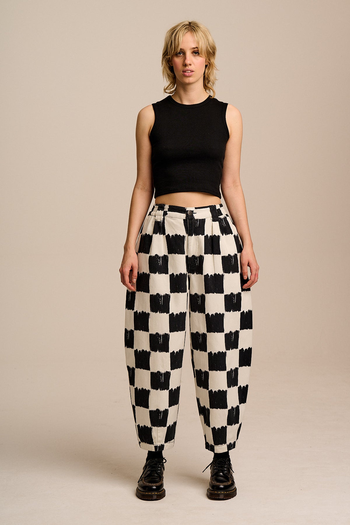 Ashby - Barrel Leg Trousers Organic Cotton in Black & Ecru Blurred Checkerboard