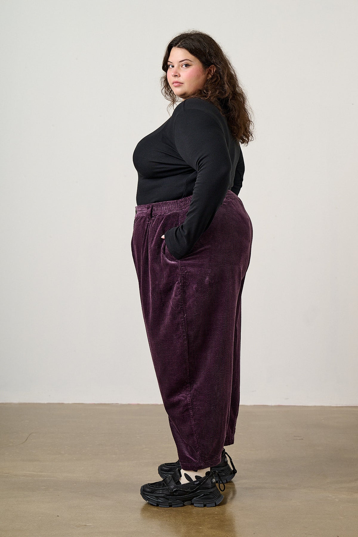 Ashby - Organic Corduroy Barrel Trouser in Plum Perfect