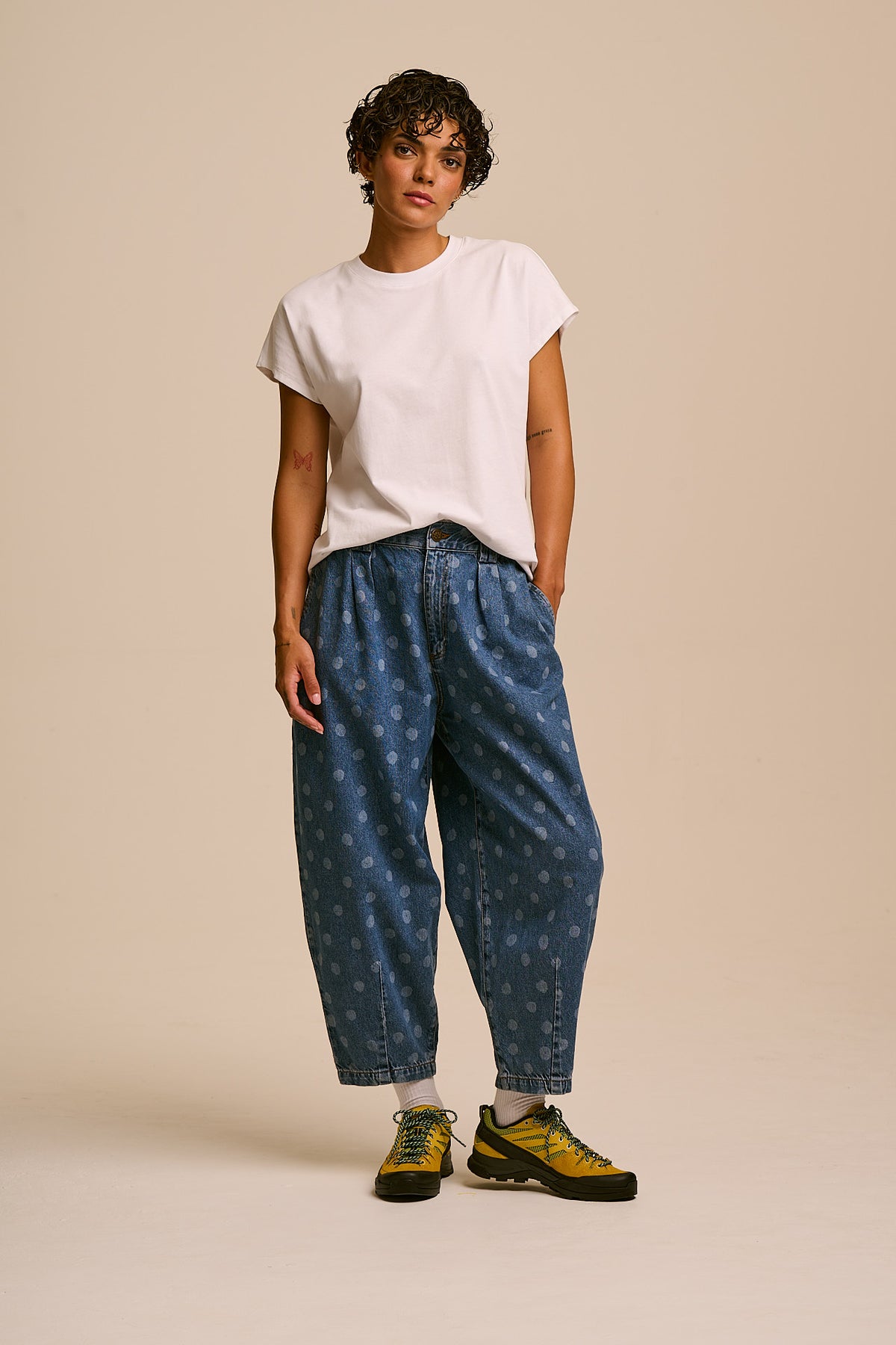 IMPERFECT Ashby - Denim Barrel Leg Jeans in Midwash Polka Dot