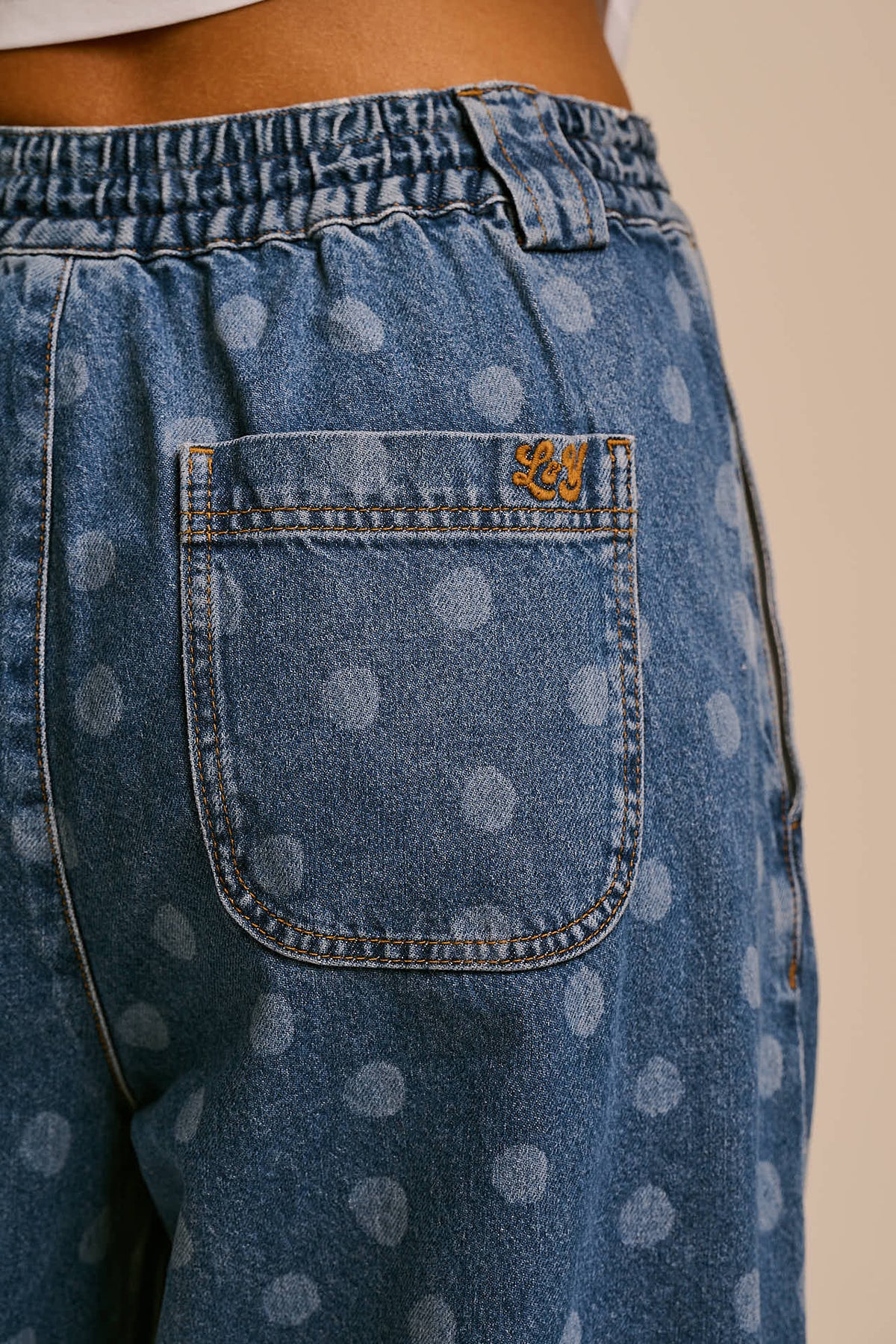 IMPERFECT Ashby - Denim Barrel Leg Jeans in Midwash Polka Dot