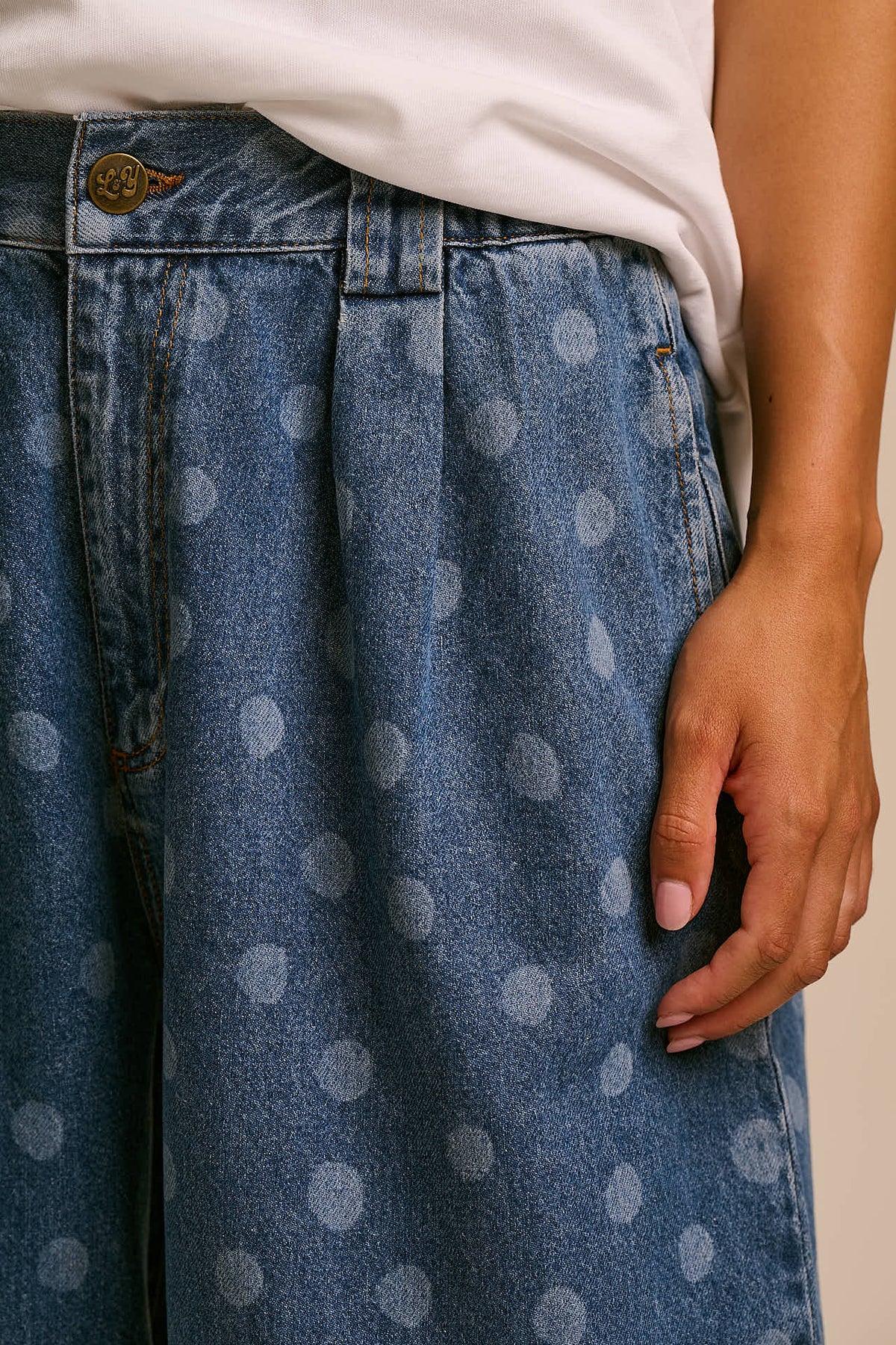 IMPERFECT Ashby - Denim Barrel Leg Jeans in Midwash Polka Dot