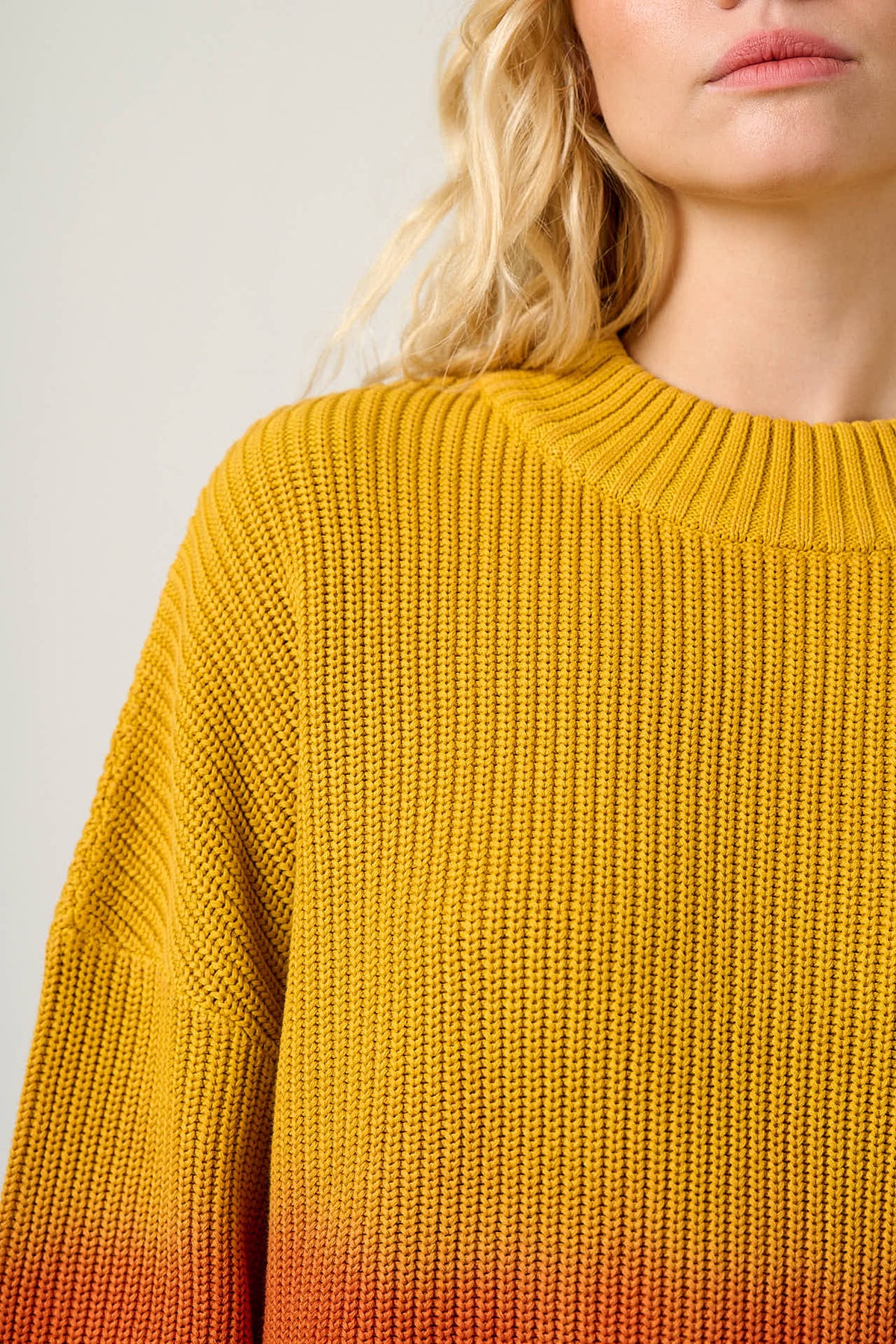 Amari - Oversized Jumper Organic Cotton Knit in Orange Ombre