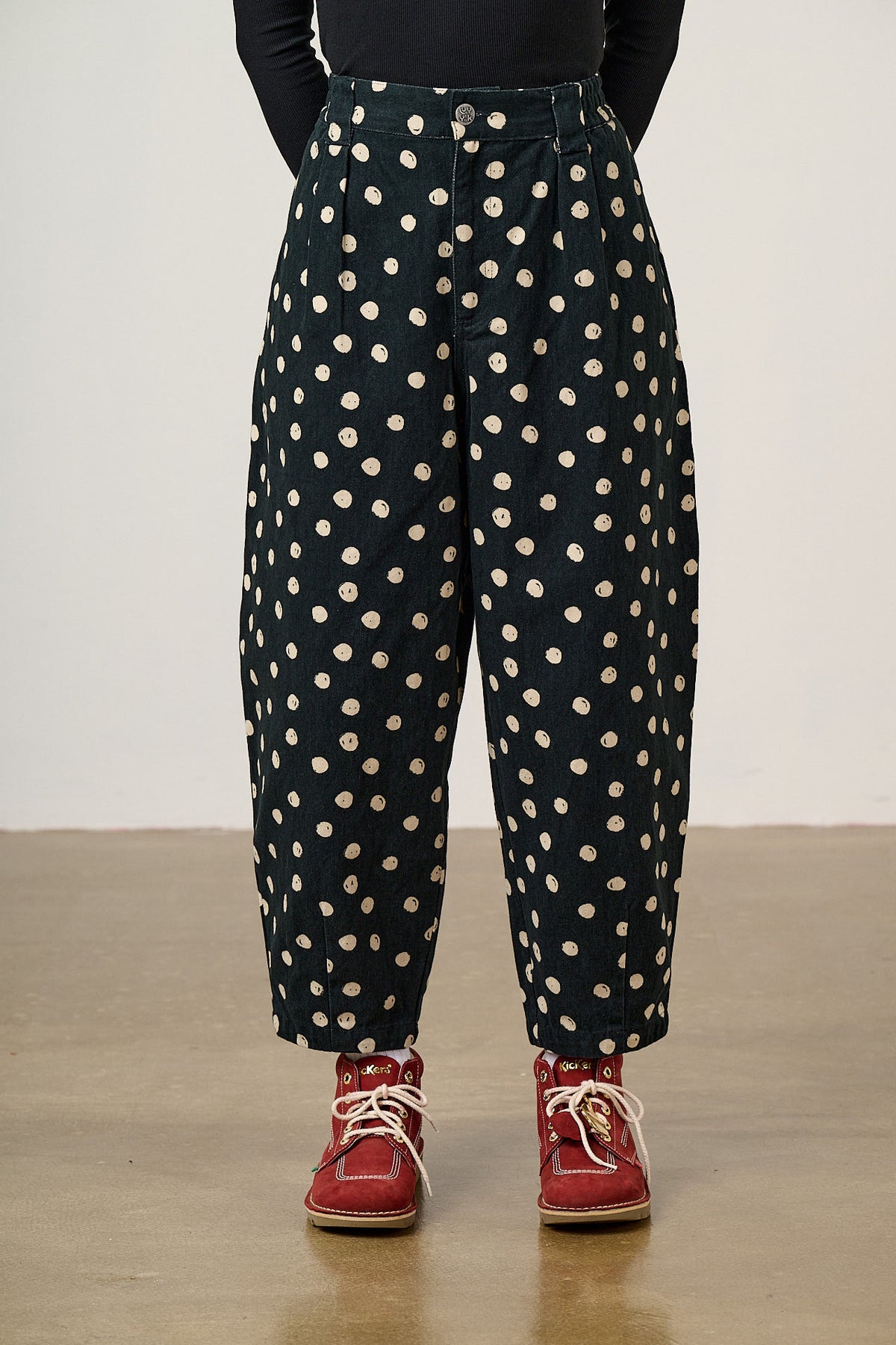 Ashby - Barrel Leg Trousers Cotton in Polka Dot Black and Ecru