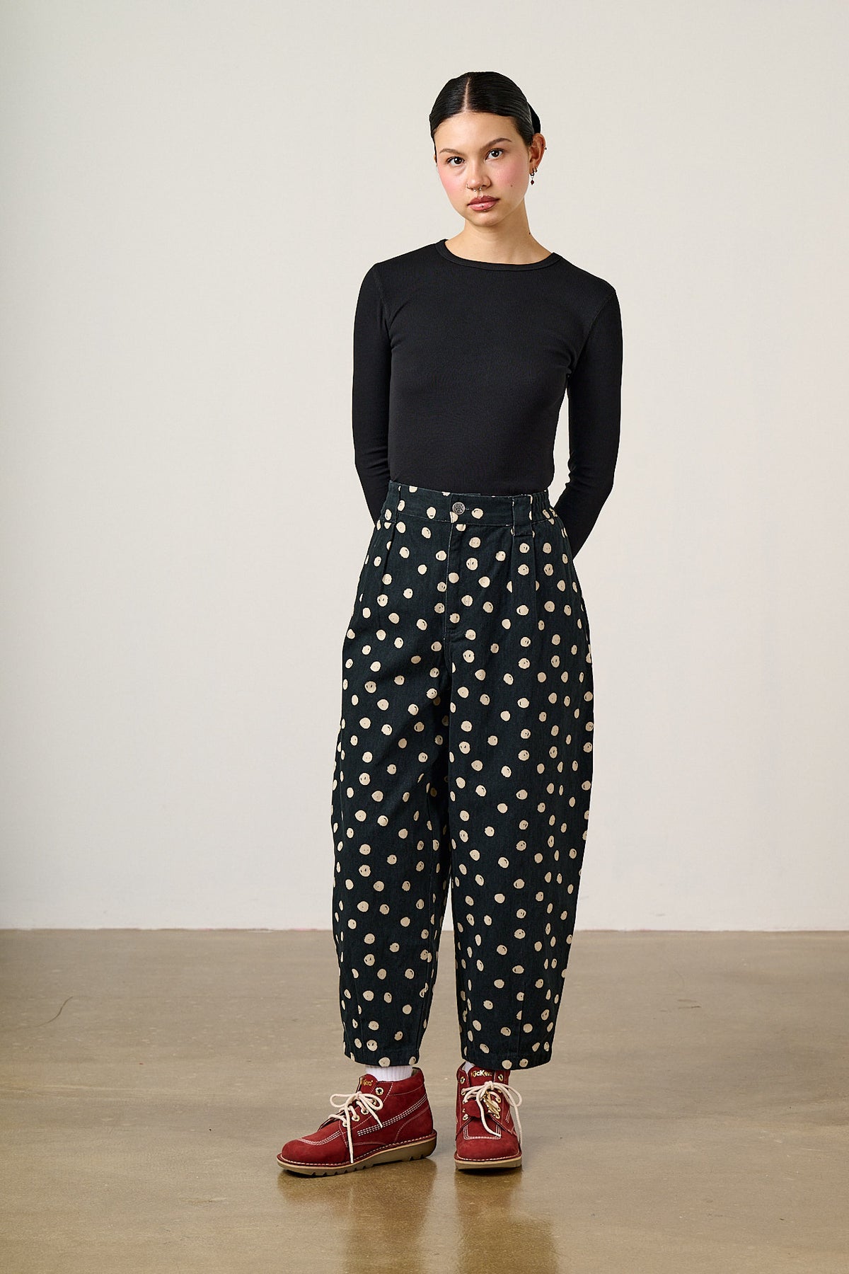 Ashby - Barrel Leg Trousers Cotton in Polka Dot Black and Ecru