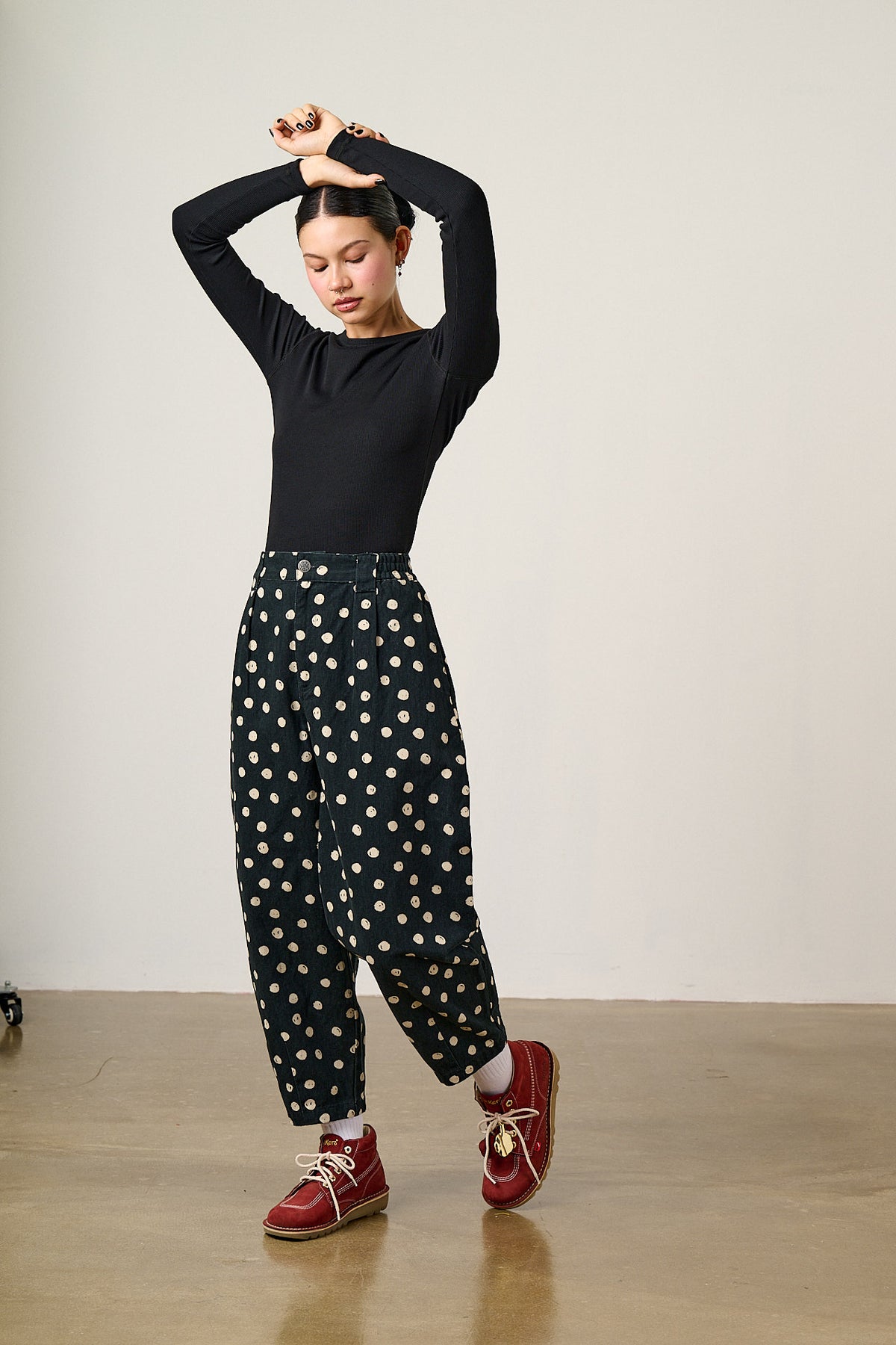 Ashby - Barrel Leg Trousers Cotton in Polka Dot Black and Ecru