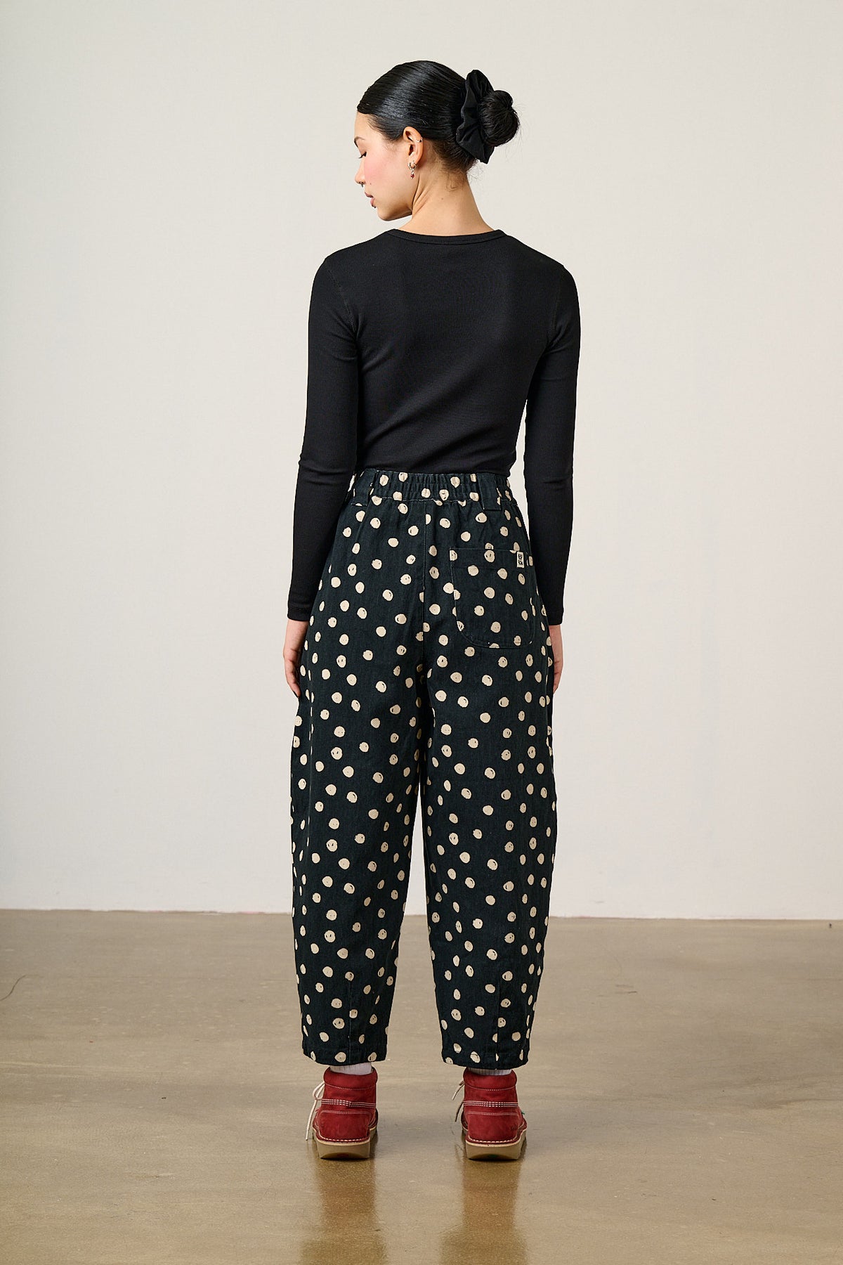 Ashby - Barrel Leg Trousers Cotton in Polka Dot Black and Ecru