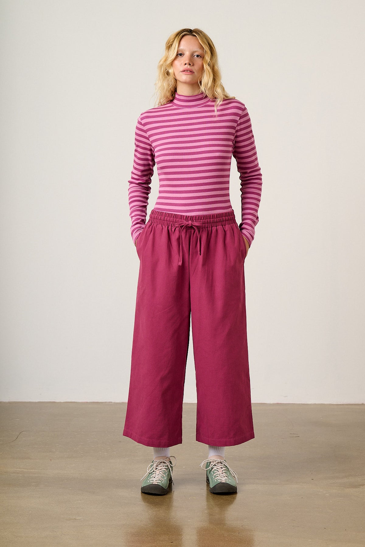 Chuck - Wide Leg Trousers Organic Cotton in Raspberry Matty