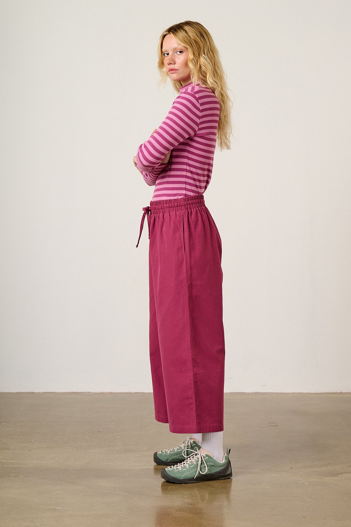 Chuck - Wide Leg Trousers Organic Cotton in Raspberry Matty