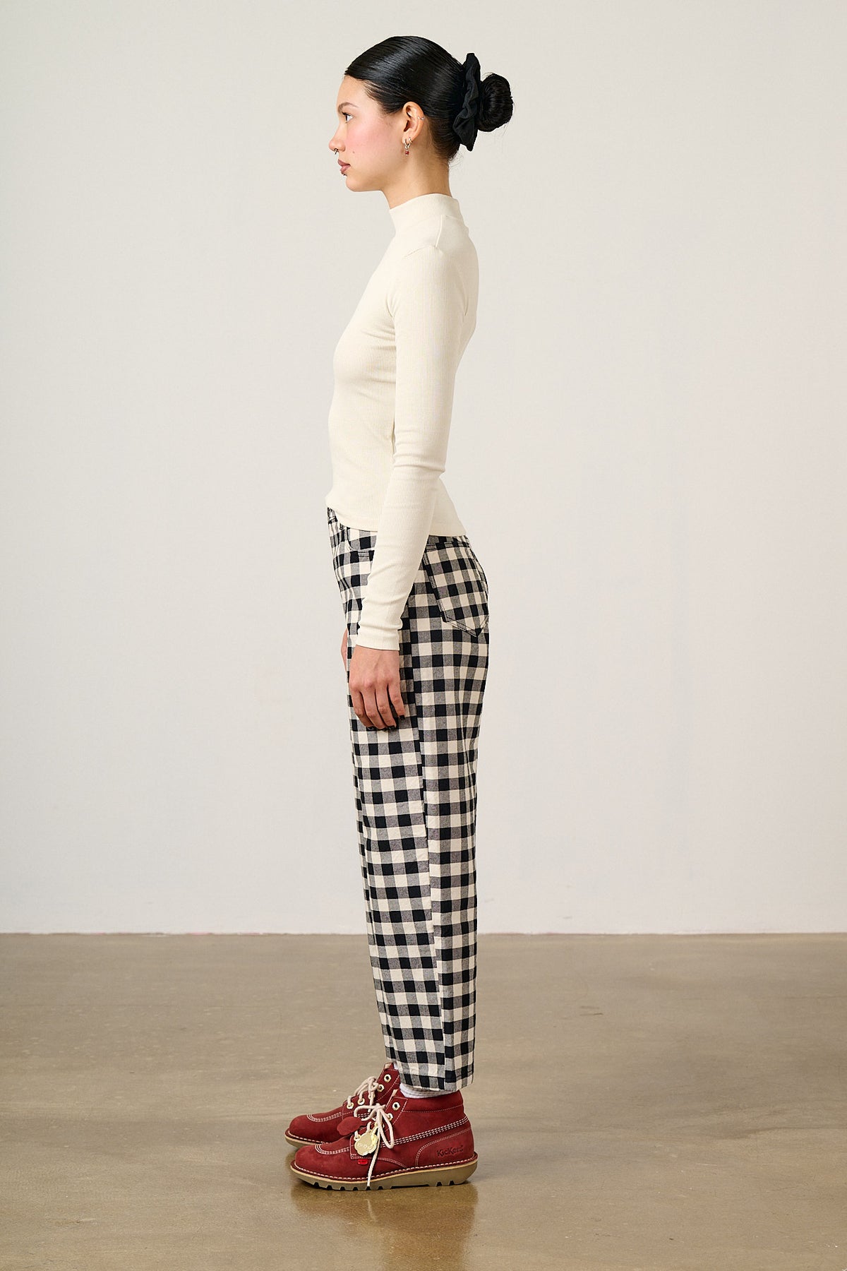 Drew - Cropped Straight Leg Jeans Organic Cotton Denim in Black & Ecru Check