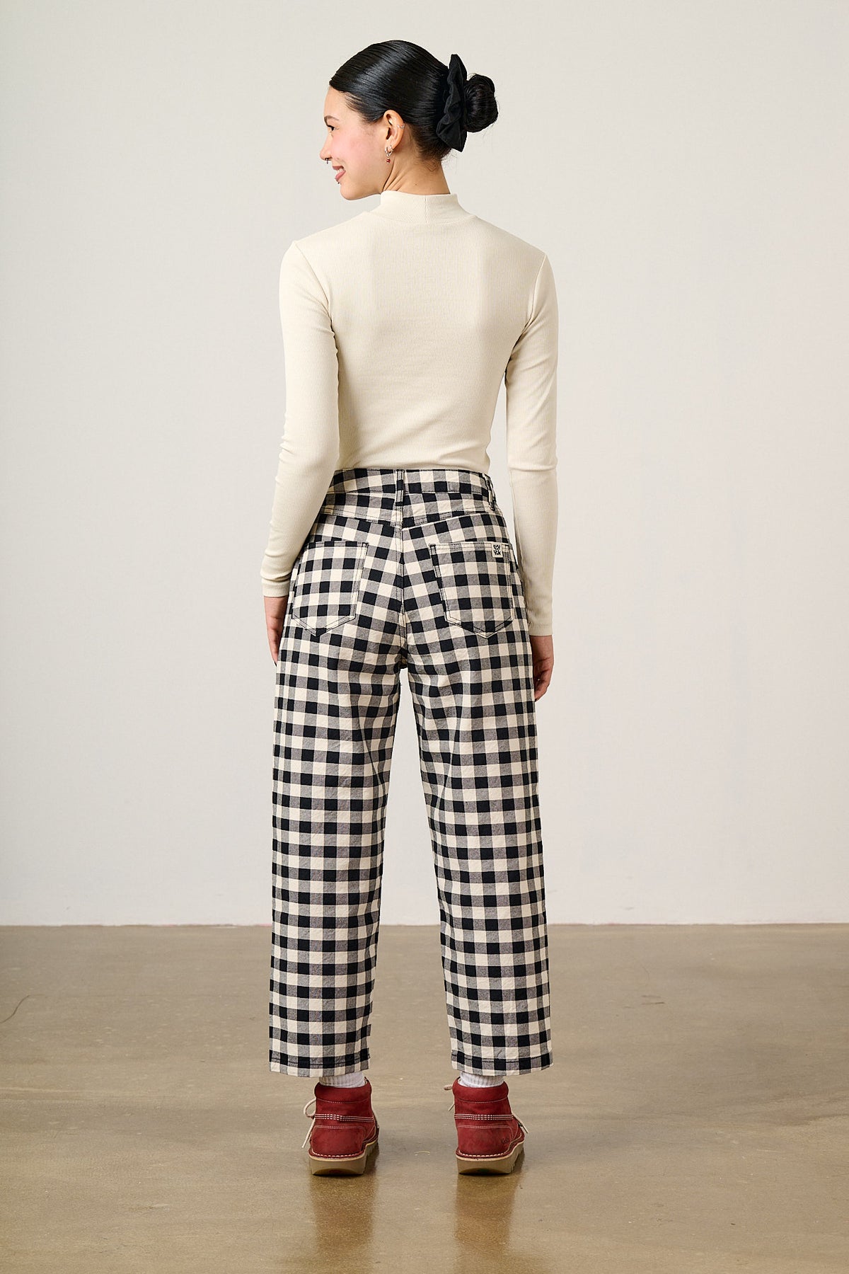 Drew - Cropped Straight Leg Jeans Organic Cotton Denim in Black & Ecru Check