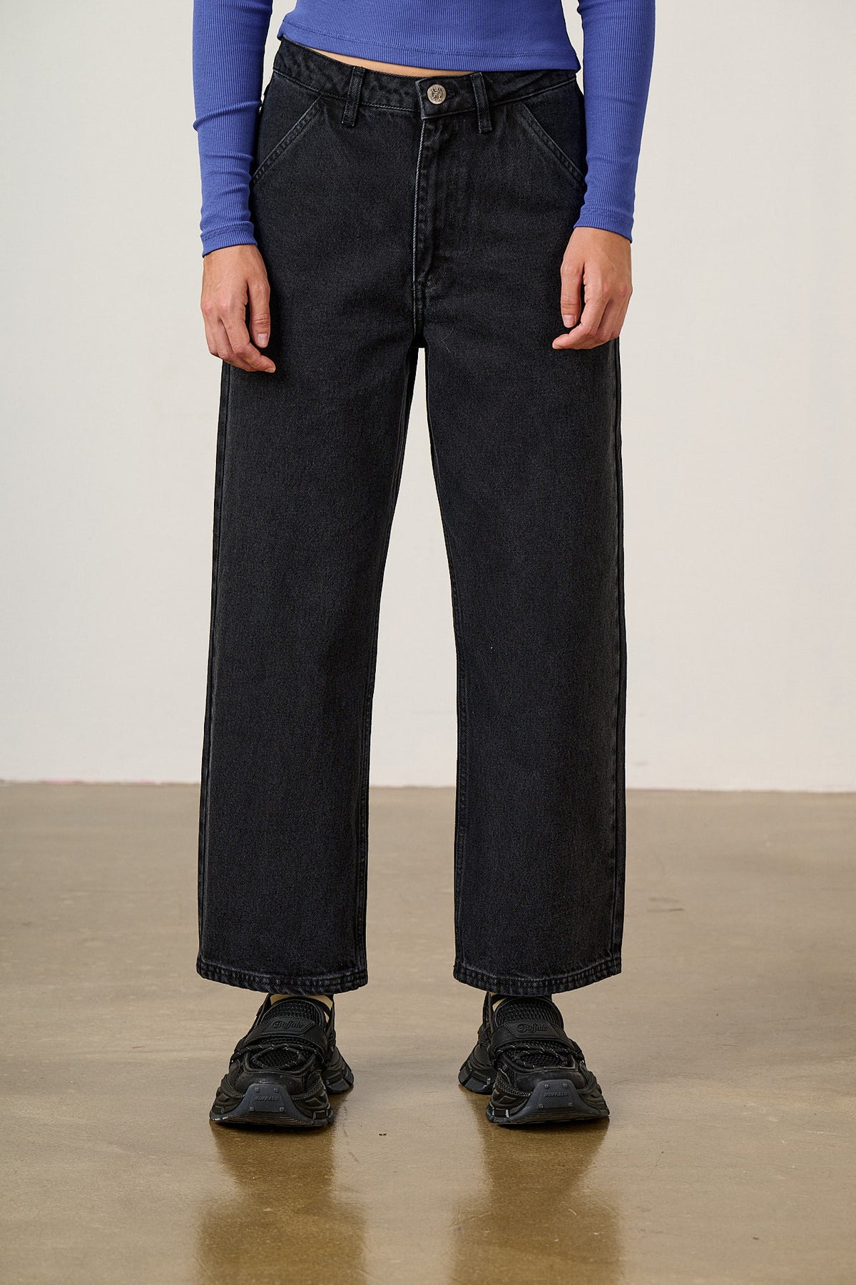 Linden - 90s Straight Leg Jeans Organic Cotton Denim in Black Wash