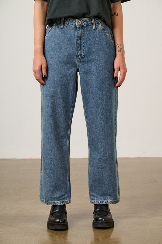 Linden - 90s Straight Leg Jeans Organic Cotton Denim in Mid Wash Blue