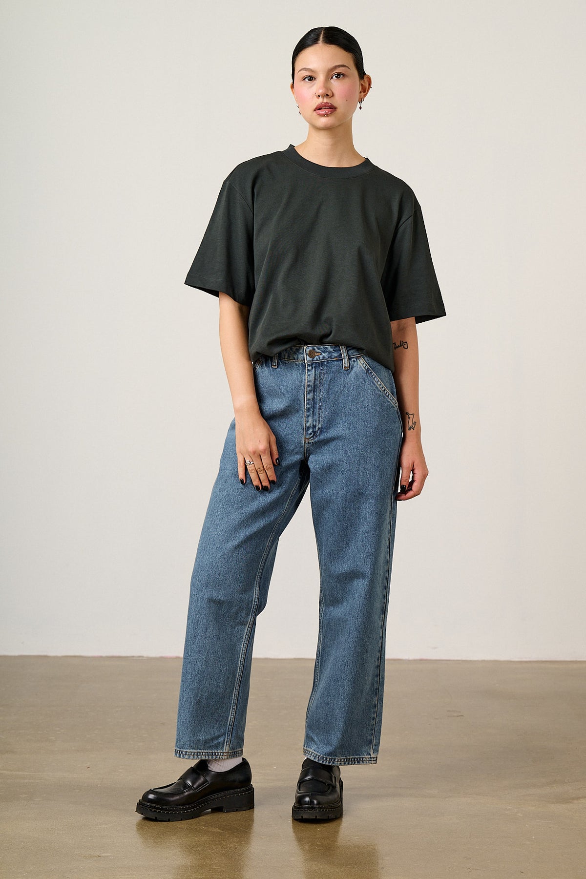 Linden - 90s Straight Leg Jeans Organic Cotton Denim in Mid Wash Blue