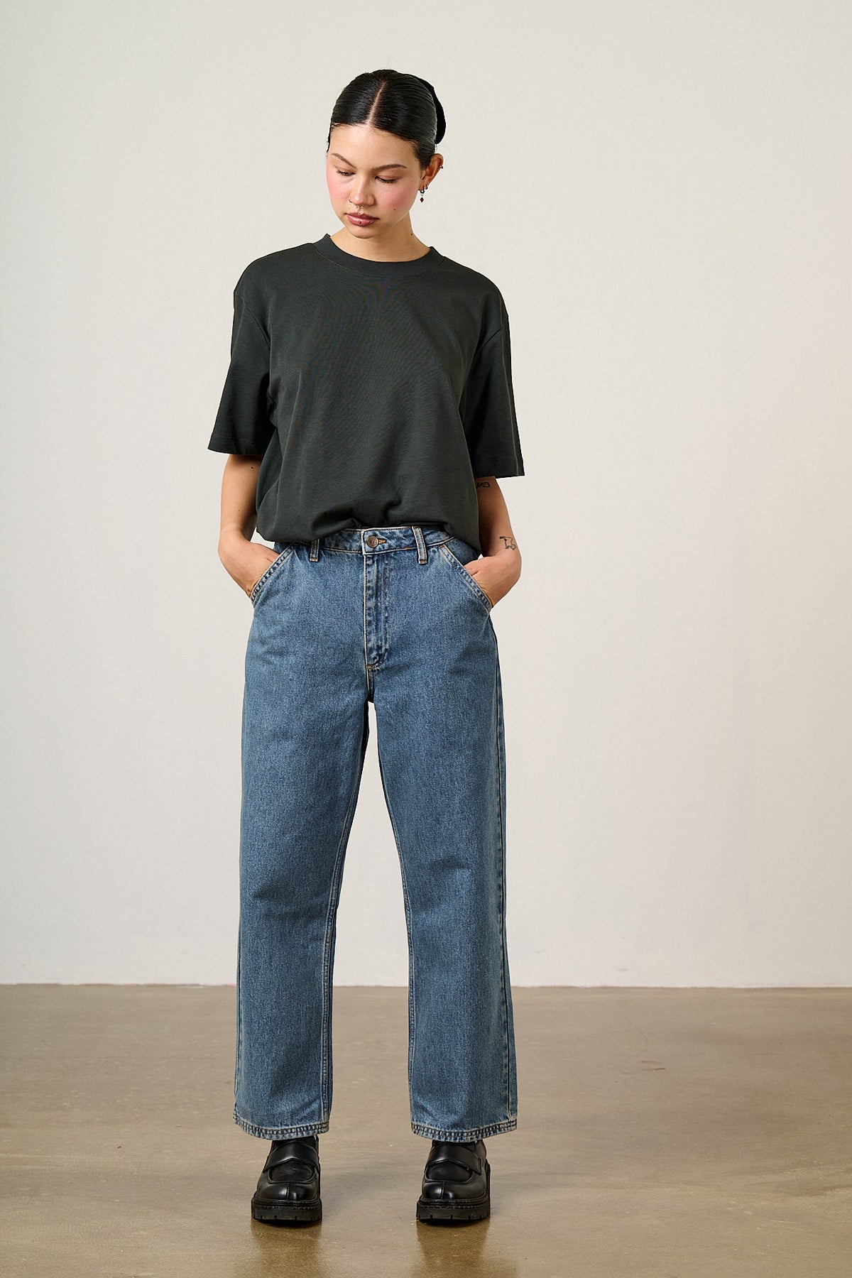 Linden - 90s Straight Leg Jeans Organic Cotton Denim in Mid Wash Blue