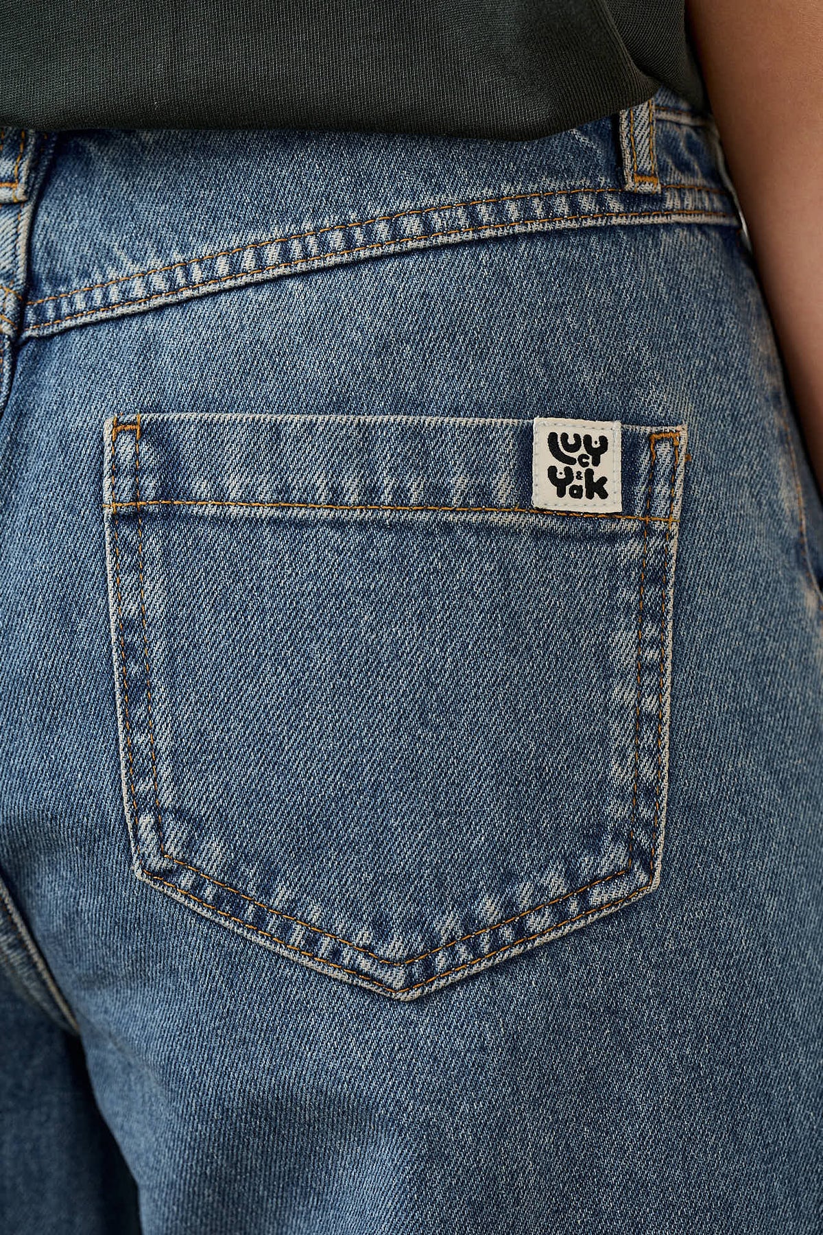 Linden - 90s Straight Leg Jeans Organic Cotton Denim in Mid Wash Blue