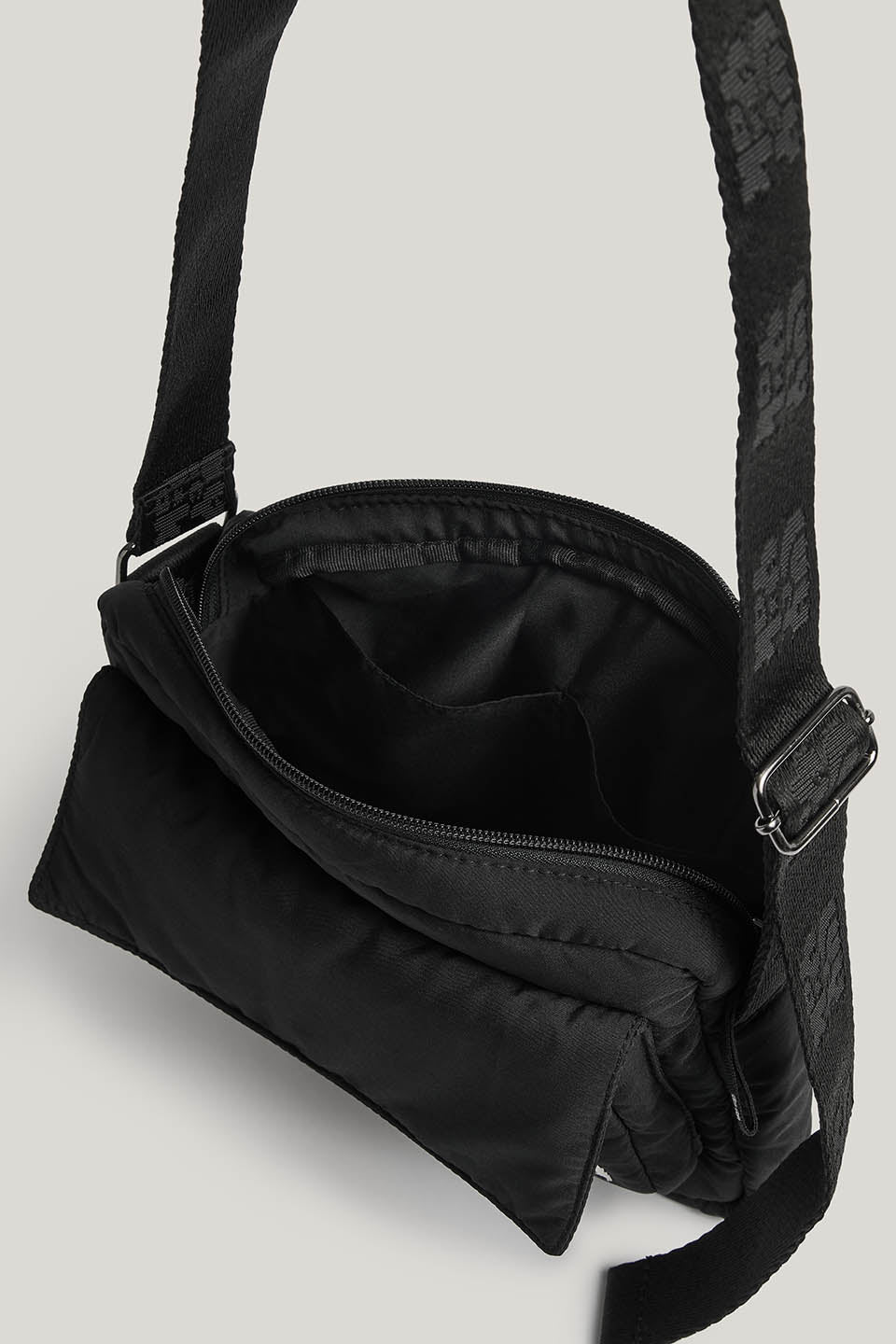 Maddox - Crossbody Bag Recycled Polyester in Black