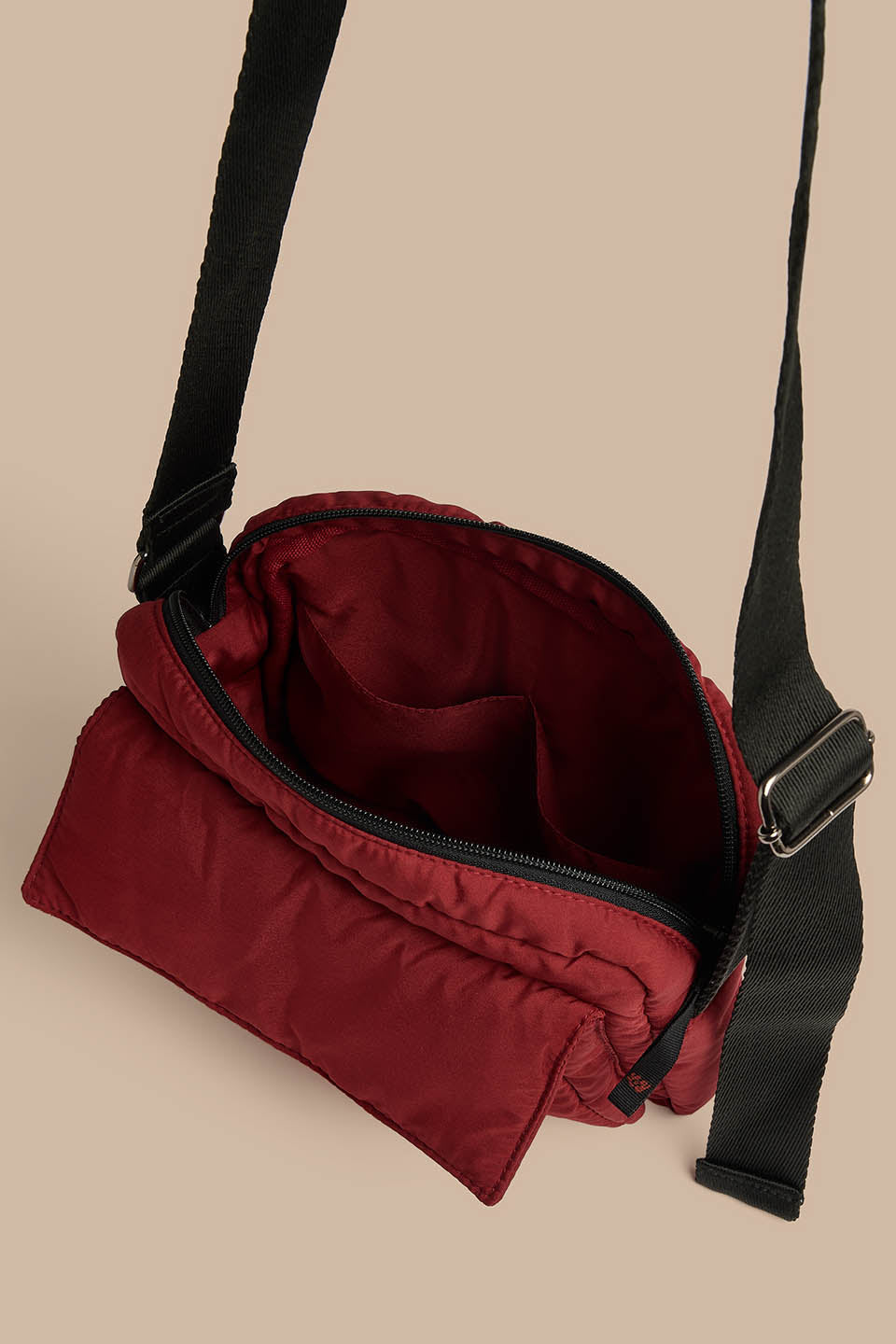 Maddox - Crossbody Bag Recycled Polyester in Maroon