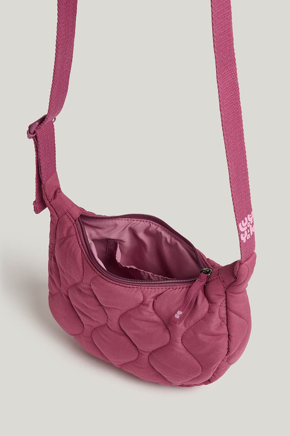 Reims - Crossbody Bag Recycled Polyester in Raspberry